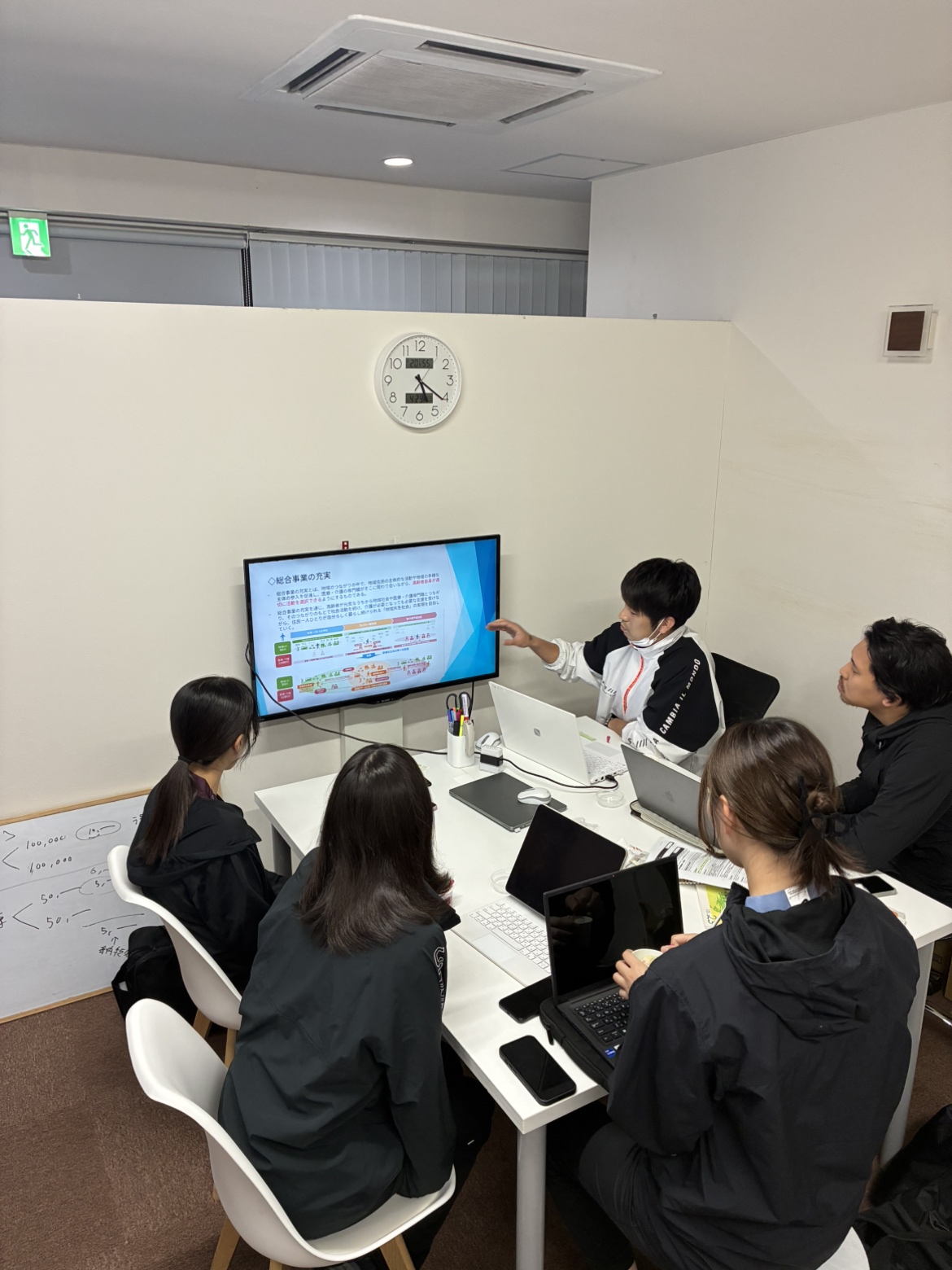 【社内活動】「その人らしさ」を支えるために──リハビリ定期ミーティングよりのアイキャッチ画像