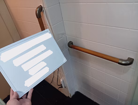 トイレタイル壁I字手すり取付工事の施工例