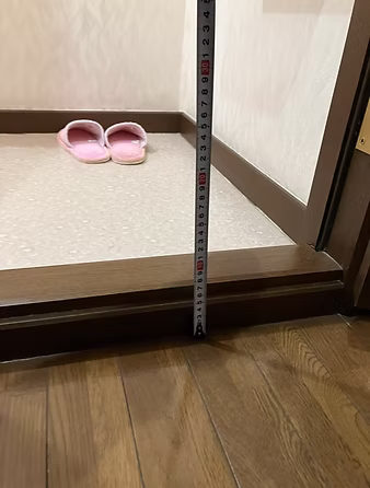 トイレ敷居段差解消工事(施工後)(施工前)