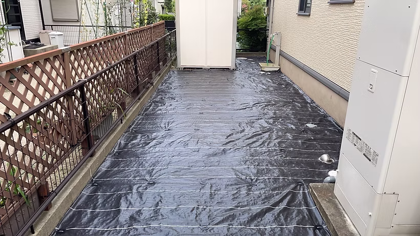 草刈り・転圧・防草シート施工完了